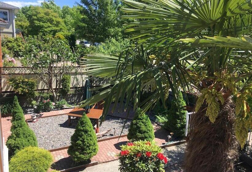 带1个卧室带花园景观的公寓, Diana S Luxury Bed And Breakfast