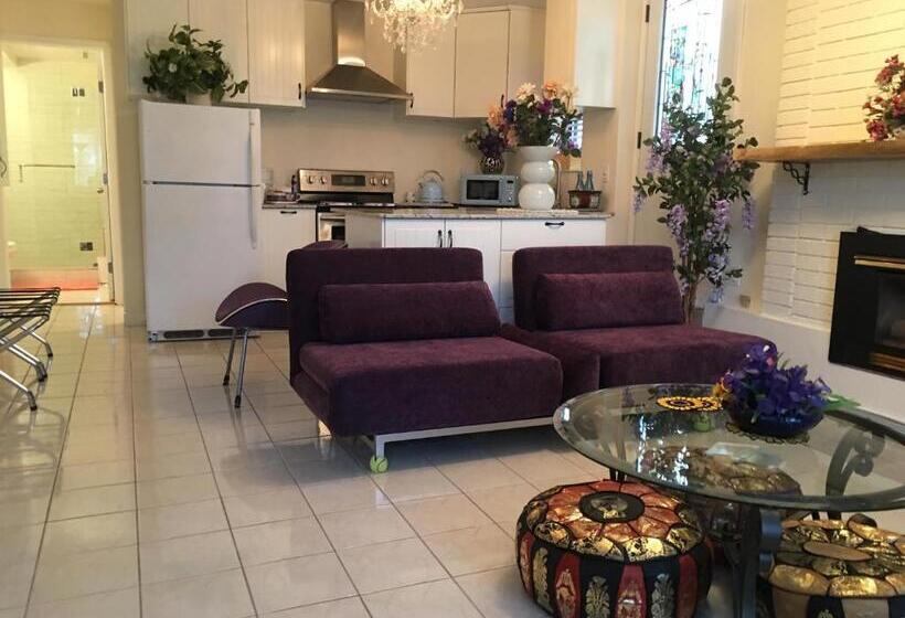 带1个卧室带花园景观的公寓, Diana S Luxury Bed And Breakfast