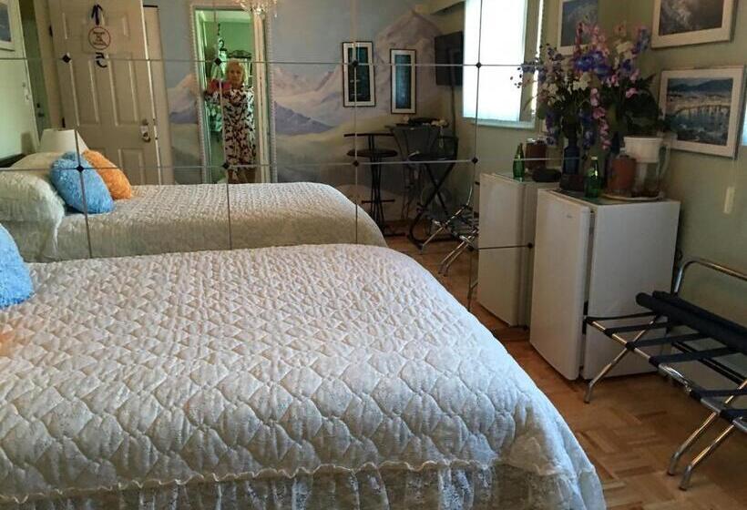 带特大床的标准间, Diana S Luxury Bed And Breakfast