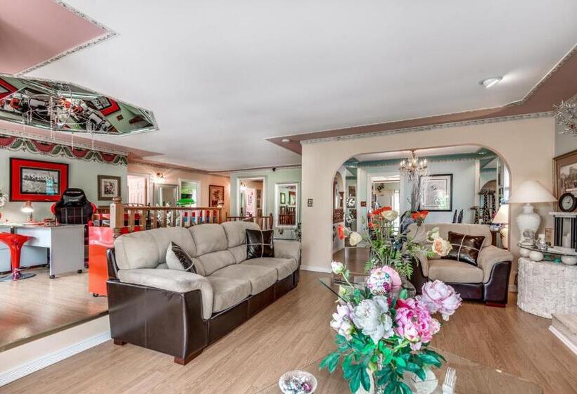 带特大床的标准间, Diana S Luxury Bed And Breakfast