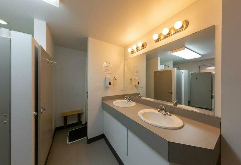 ルームシェアのワンベッド, Hi Edmonton   Hostel