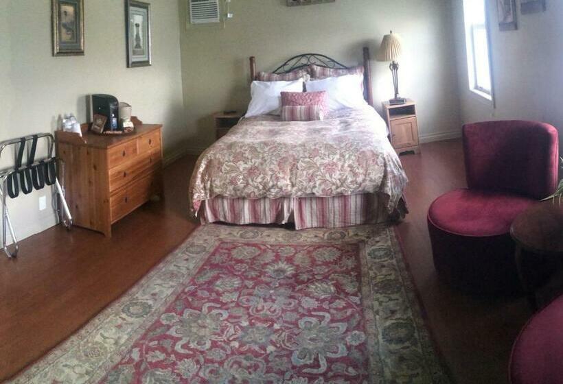 جناح ديلوكس, Dominion