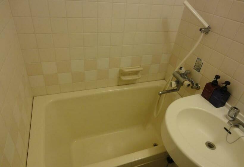 标准单人间, Ermou Regency