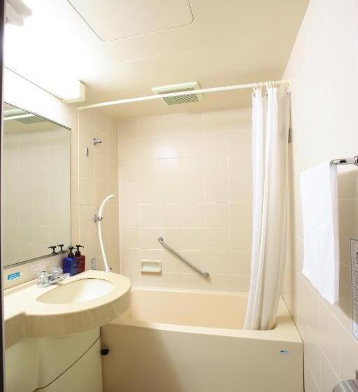 标准三人间, Ermou Regency