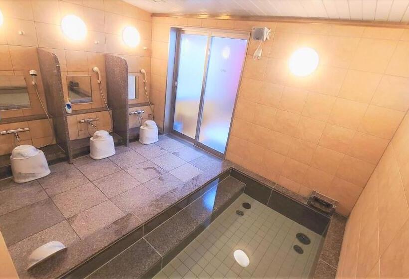 חדר סטנדרט לשלושה, Saijo Urban