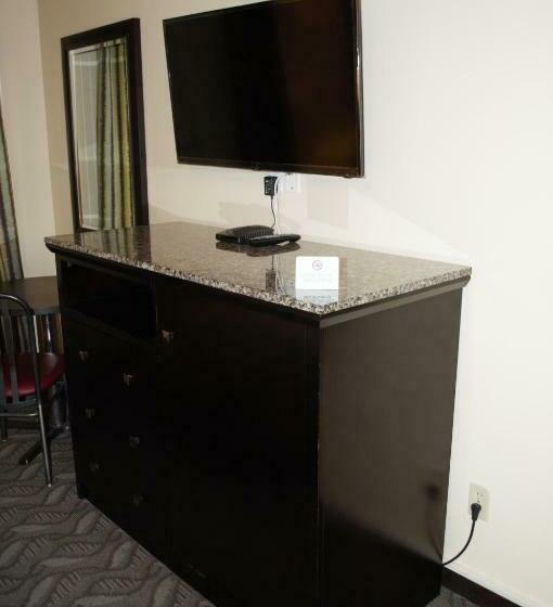 غرفه قياسيه سريرين مزدوجين, Lacombe Motor Inn