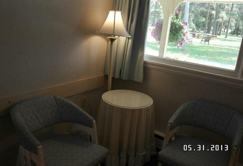 חדר סטנדרט עם מיטת קווין, Pinecone Motel