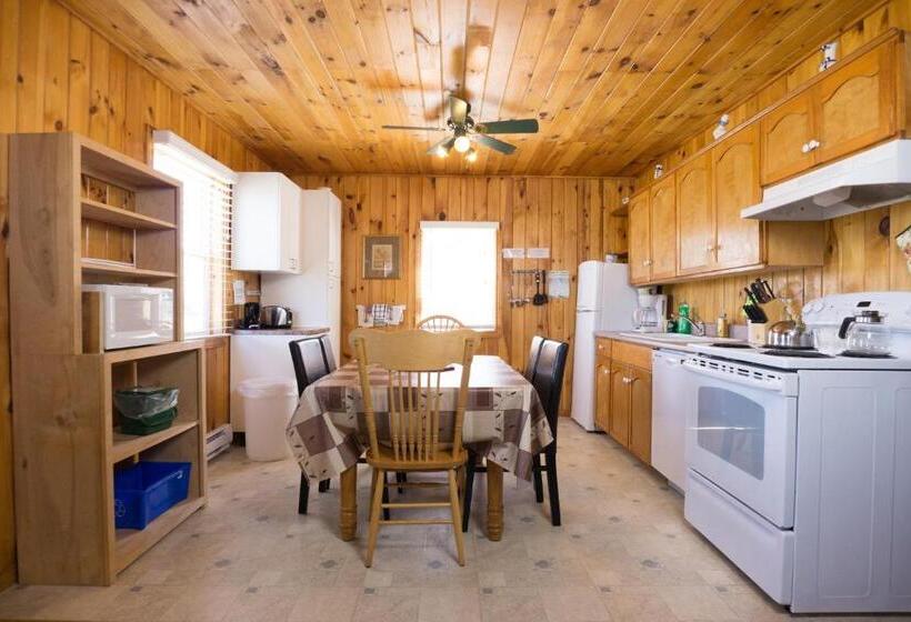 کلبه ییلاقی, North Rustico Motel & Cottages