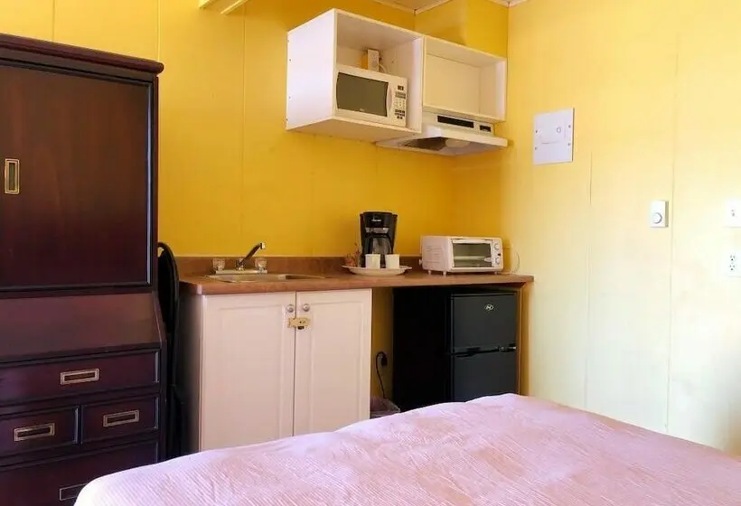 اتاق لوکس, Stampeder Motel