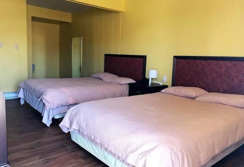 اتاق لوکس, Stampeder Motel