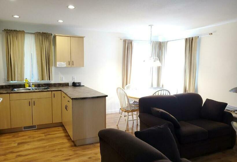 منزل غرفتين نوم, The Hitching Post Motel