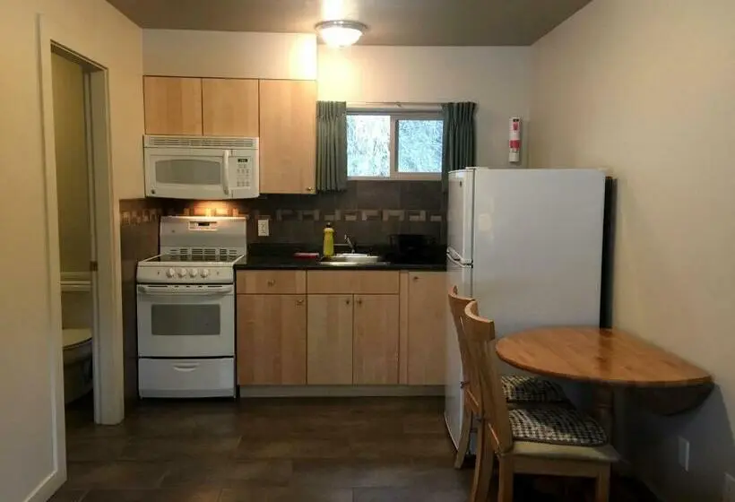 キングサイズベッドのスタンダードルーム, The Hitching Post Motel