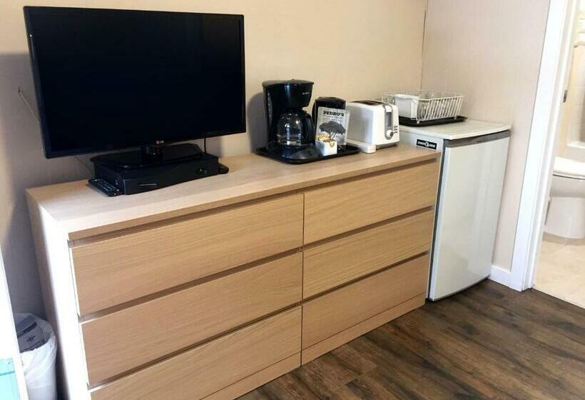 جناح عائلي, The Hitching Post Motel