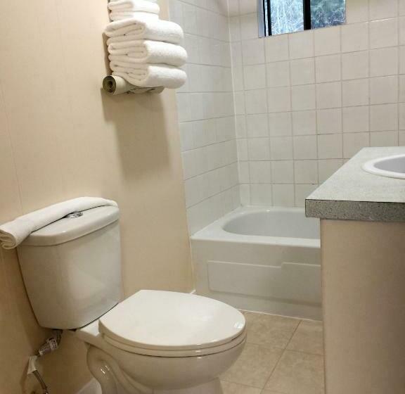 家庭套房, The Hitching Post Motel