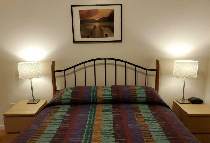 ２ベッドルームハウス, The Hitching Post Motel