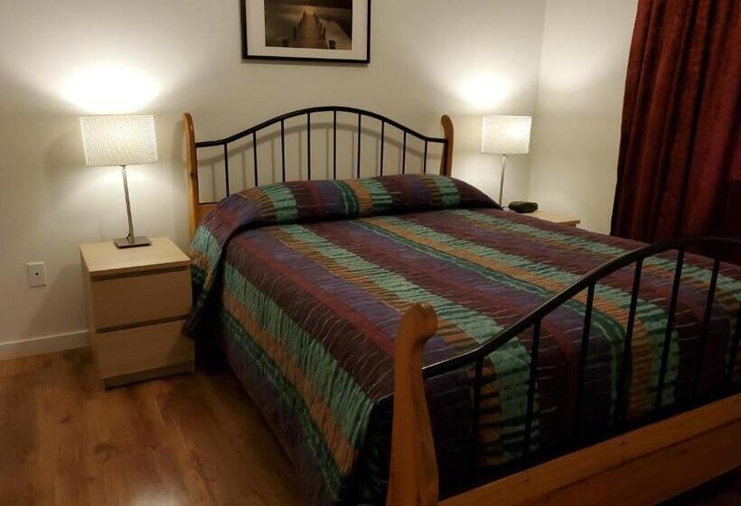 منزل غرفتين نوم, The Hitching Post Motel