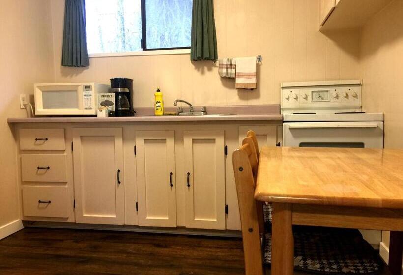 غرفة قياسية مزوَّدة بمطبخ, The Hitching Post Motel