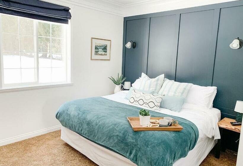 带大床的豪华间, The Inn At The Ninth Hole Bed & Breakfast