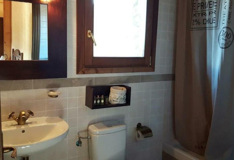 חדר סטנדרט לשלושה, Ca L   Isidró