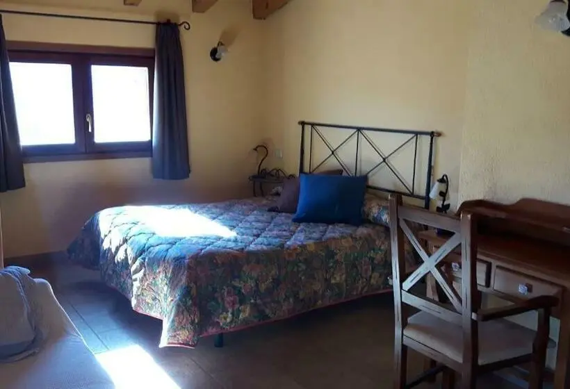 Comfort room with balcony, Ca L Isidró