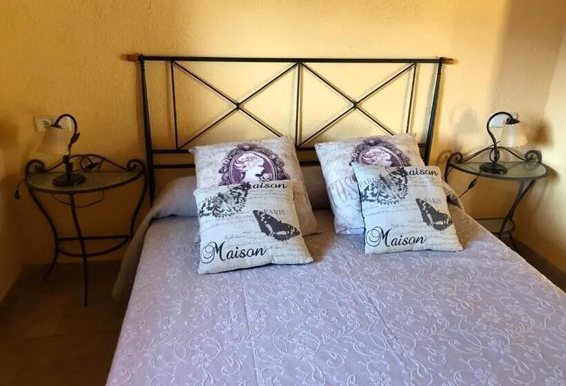 Comfort room with balcony, Ca L Isidró