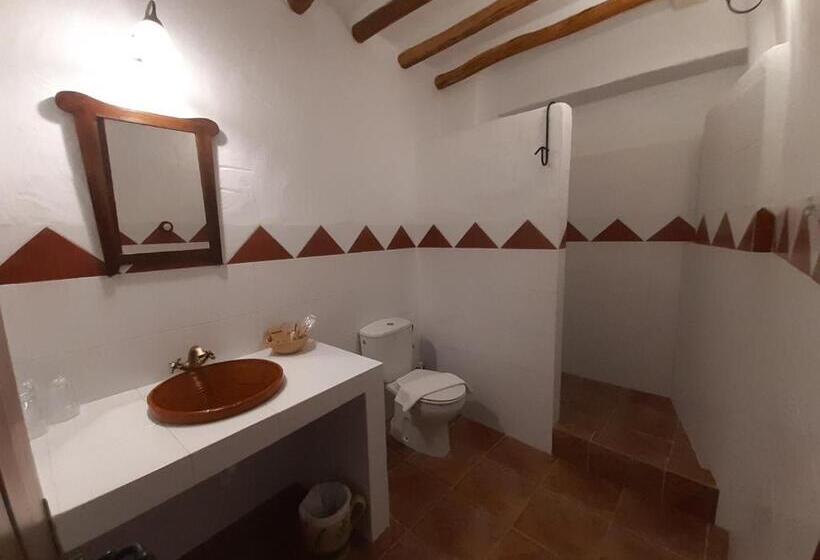 غرفة قياسية ثلاثية, La Posada Amena