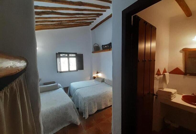 غرفة قياسية ثلاثية, La Posada Amena