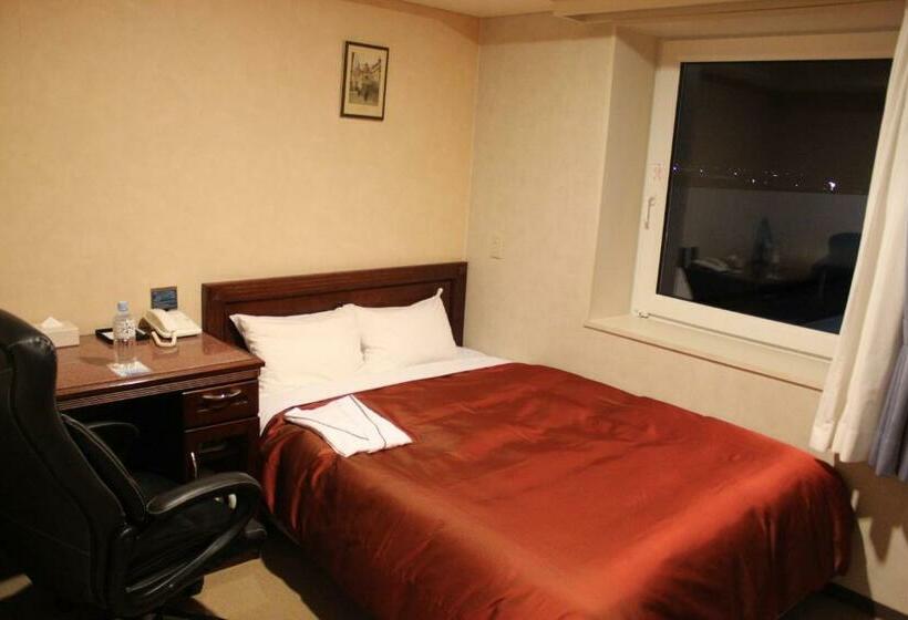Quarto Deluxe Individual, Chitose Station