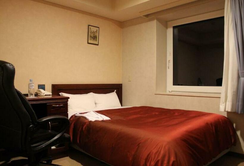 Quarto Estandar Individual, Chitose Station