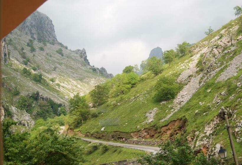 غرفة قياسية, Garganta Del Cares