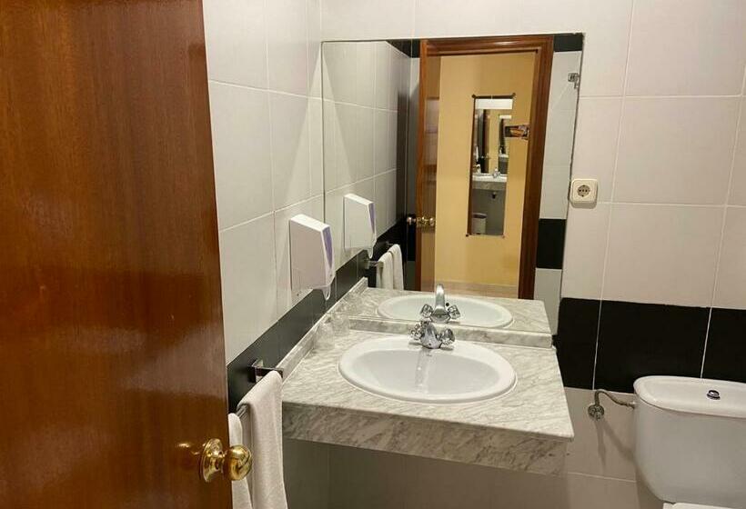 اتاق استاندارد یک نفره, La Parada