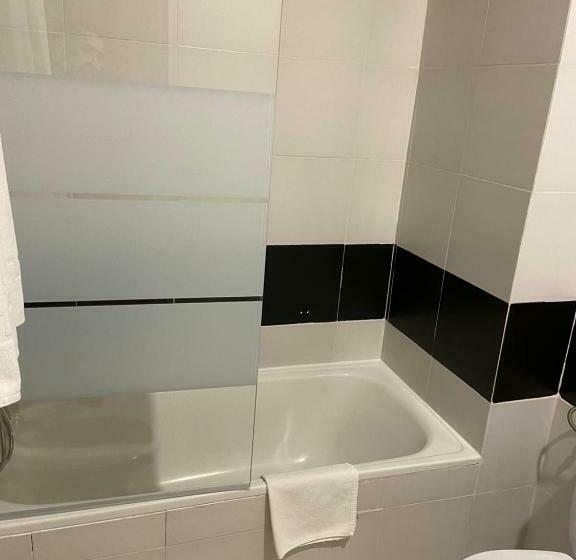 اتاق استاندارد یک نفره, La Parada