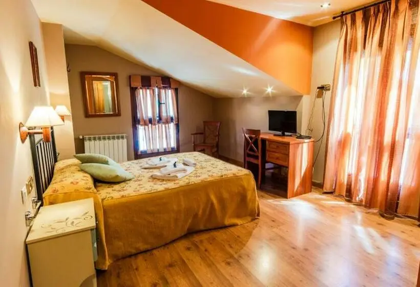 Standard Kolmen Hengen Huone, Peña Pandos