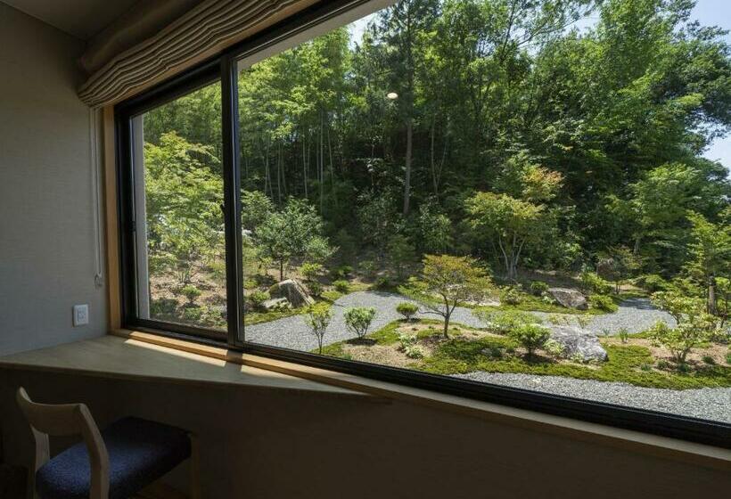 Номер Deluxe, Sekisuien