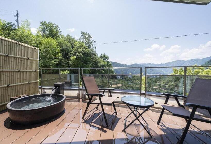 Номер Deluxe, Sekisuien