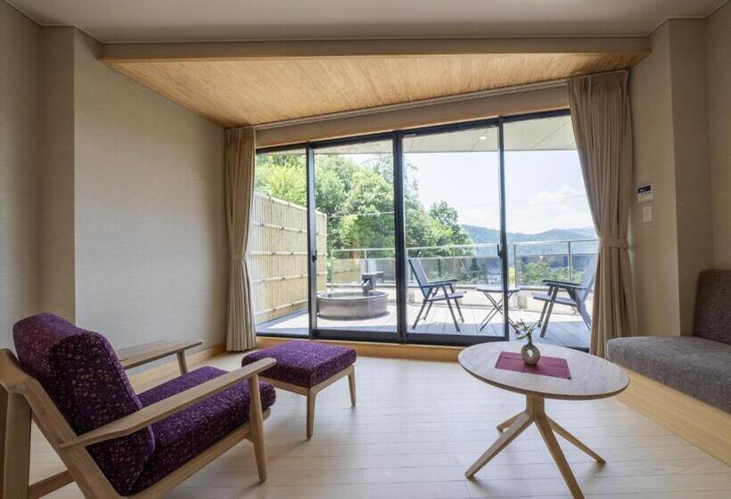 Номер Deluxe, Sekisuien