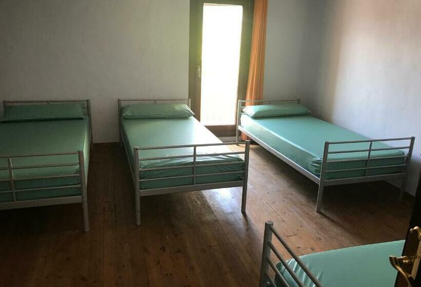 ルームシェアのワンベッド, Casa Magica Villatuerta