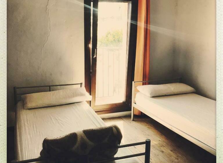 共用房间的床, Casa Magica Villatuerta