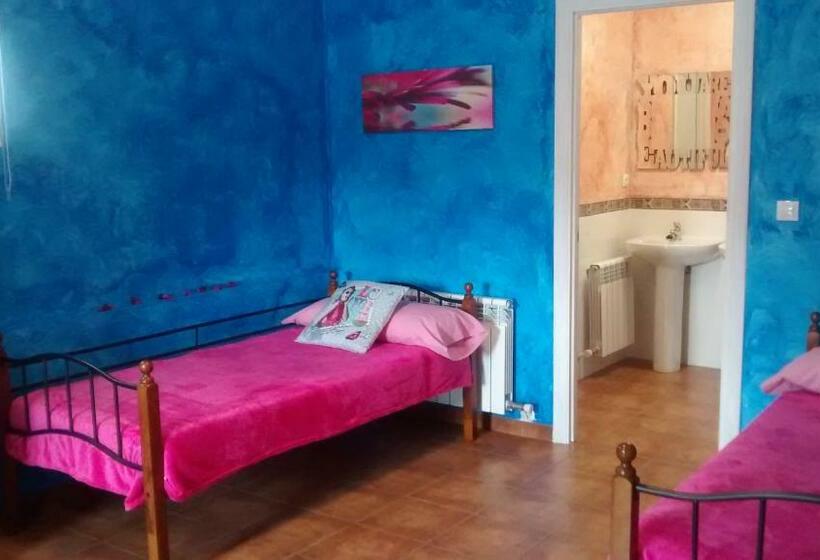 スタンダード４人部屋, Hostal A La Sombra Del Laurel