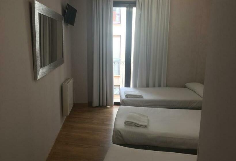اتاق استاندارد سه نفره, Albergue Santiago Apostol