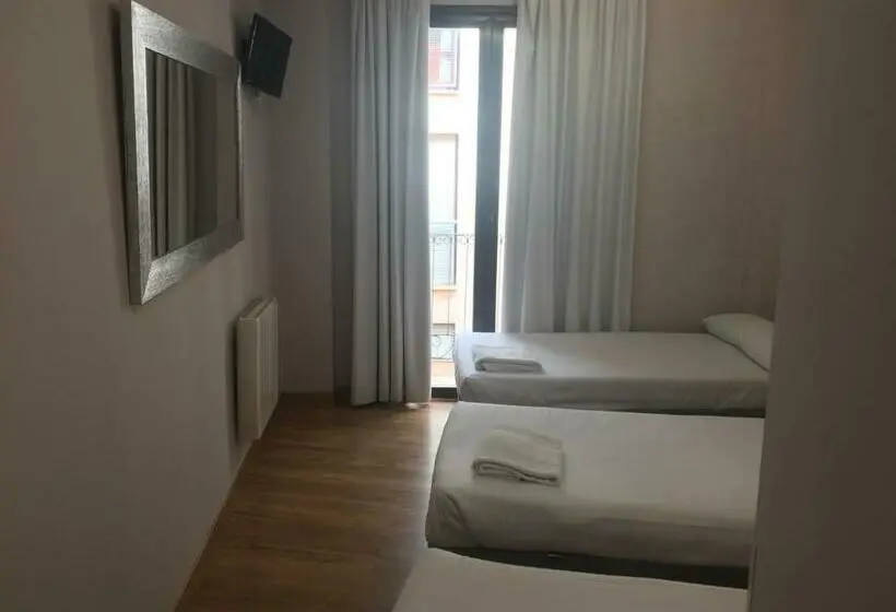 اتاق استاندارد سه نفره, Albergue Santiago Apostol
