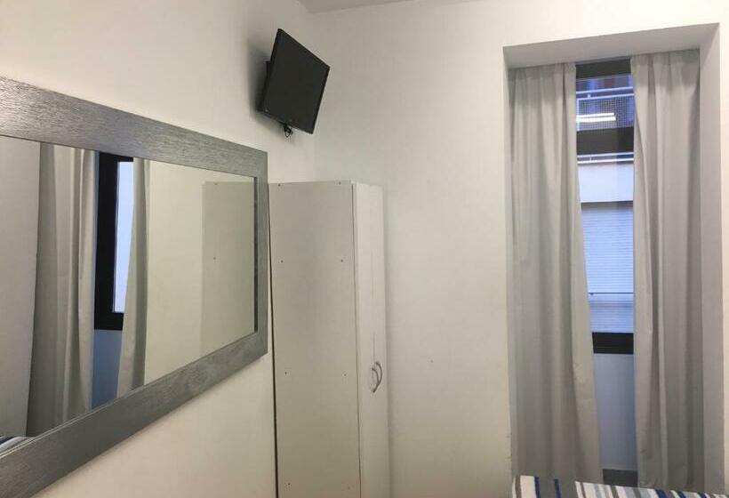 标准间, Albergue Santiago Apostol