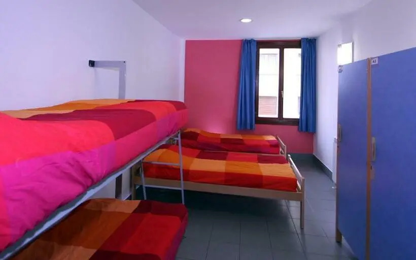 ルームシェアのワンベッド, Albergue Trinkete Etxea