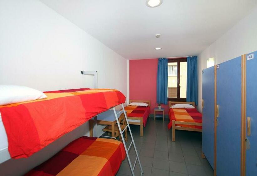 غرفة عائلية, Albergue Trinkete Etxea