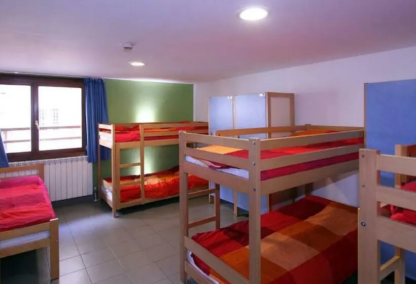 ルームシェアのワンベッド, Albergue Trinkete Etxea