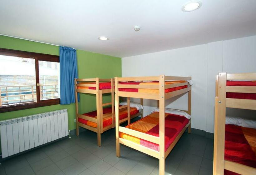 سرير فى غرفة مشتركه, Albergue Trinkete Etxea