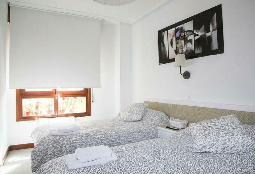 اتاق استاندارد با سرویس بهداشتی مشترک, Alojamiento Miramar