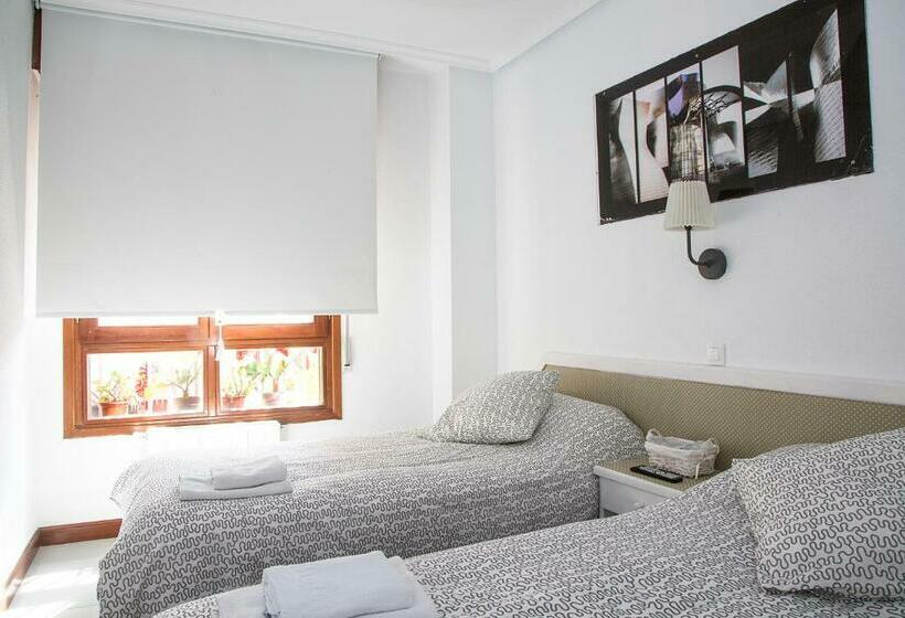 اتاق استاندارد با سرویس بهداشتی مشترک, Alojamiento Miramar