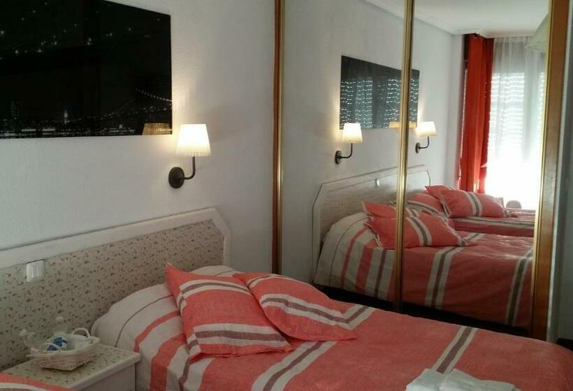 اتاق استاندارد با سرویس بهداشتی مشترک, Alojamiento Miramar