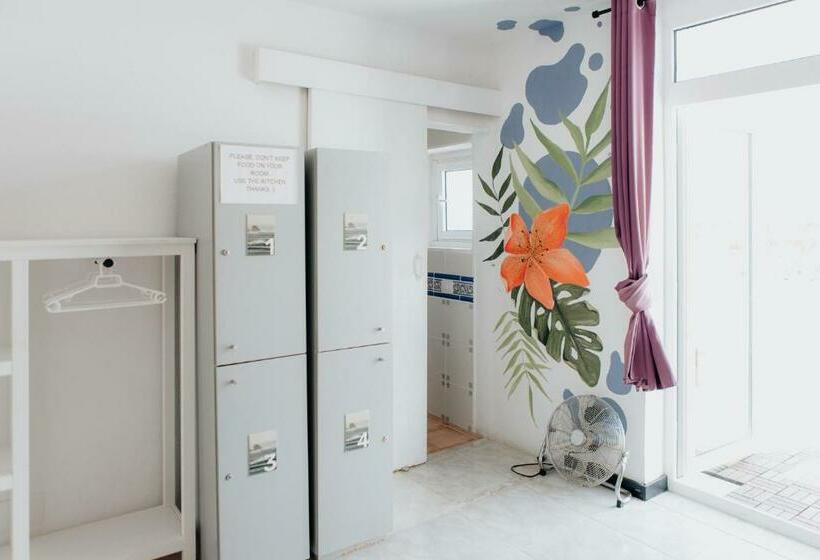 تختخواب در اتاق مشترک, Endless Summer House